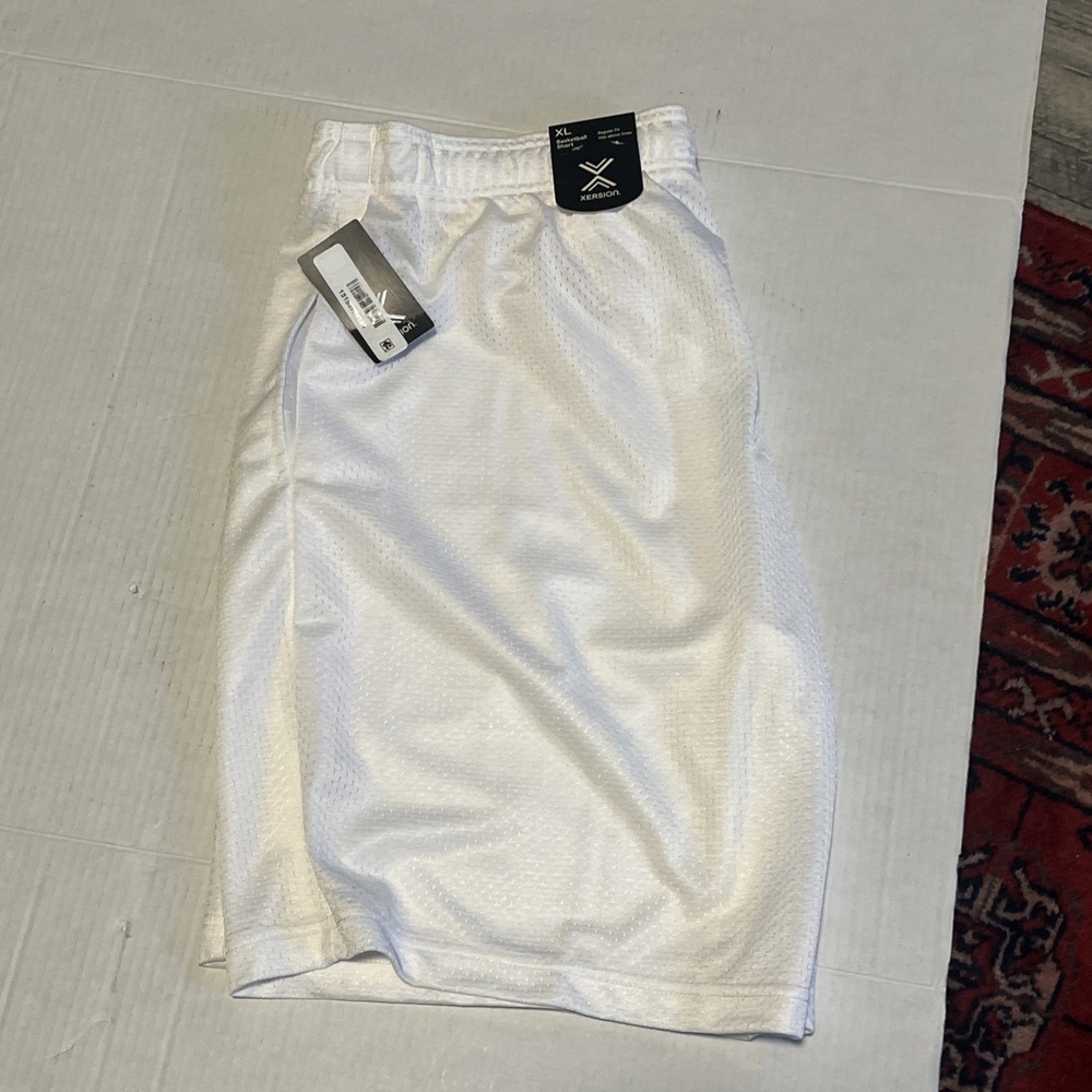 Xersion Mens XL Basketball Shorts White Quick Dry Mesh Athletic Pockets 9 Inseam